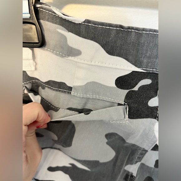KREAMY CASUAL WHITE CAMO PANTS - Picture 9 of 10